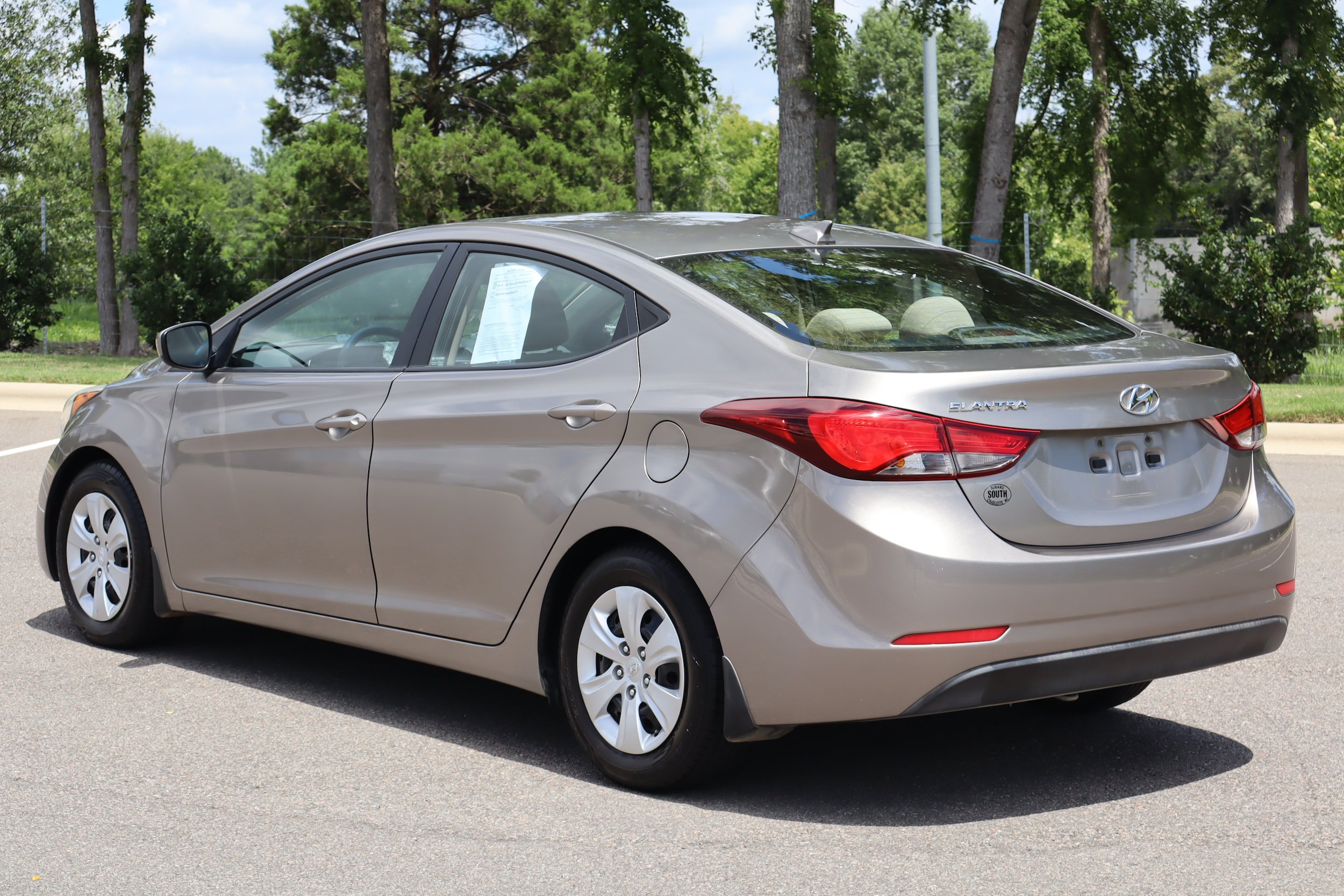 Used 2016 Hyundai Elantra SE FWD image 6