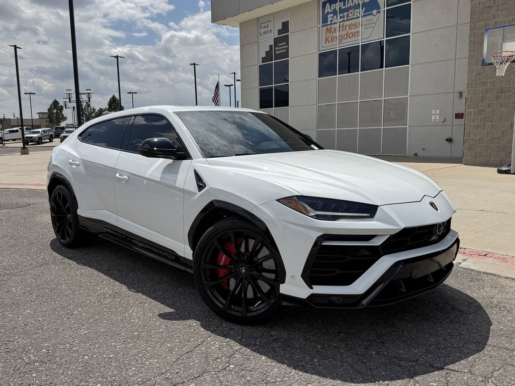 Used 2022 Lamborghini Urus AWD/4WD image 2