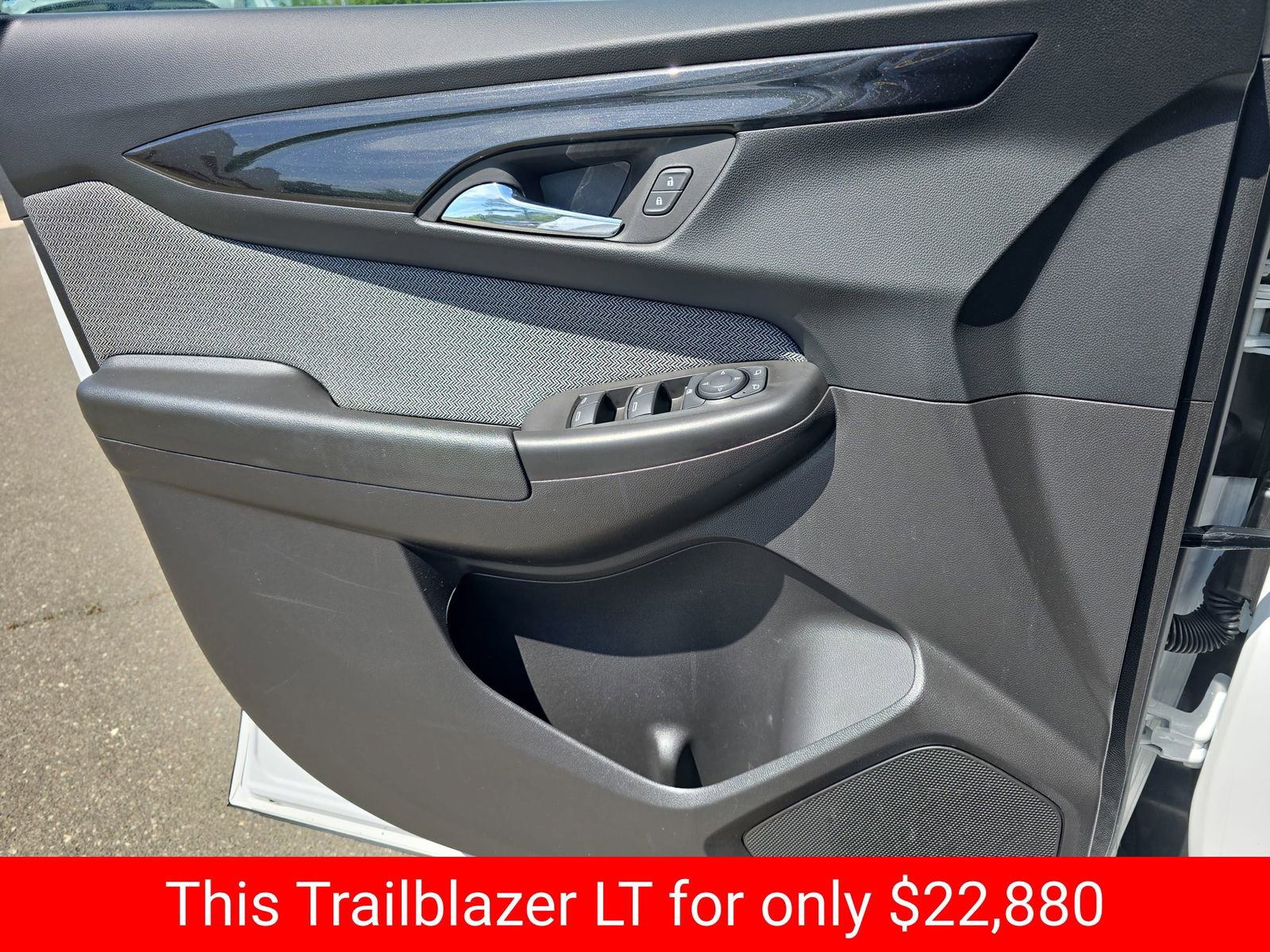 Used 2025 Chevrolet TrailBlazer LT FWD image 31