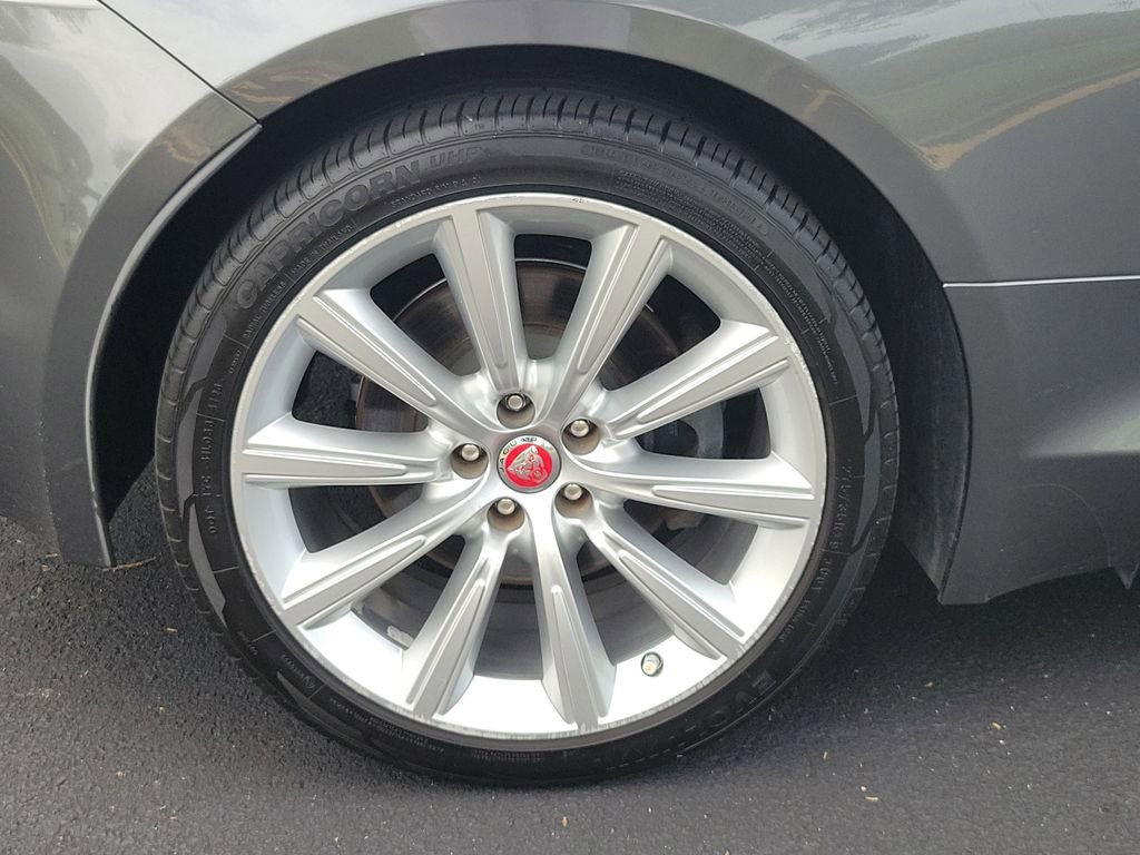 Used 2017 Jaguar F-TYPE Convertible image 9