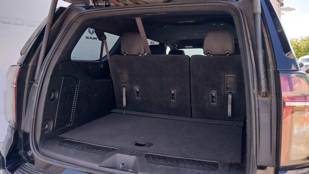 Used 2023 Chevrolet Suburban LT image 7