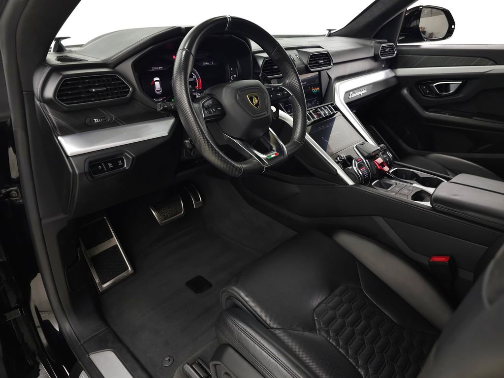 Used 2019 Lamborghini Urus AWD/4WD image 17