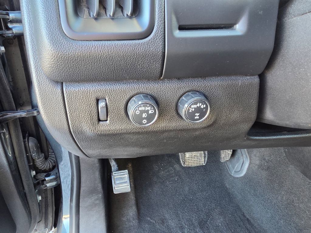 Used 2020 Chevrolet Colorado LT w/ LT Convenience Package image 15