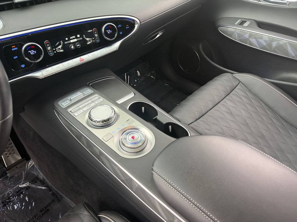 Used 2025 Genesis GV70 3.5T Sport w/ Sport Advanced Package AWD/4WD image 19