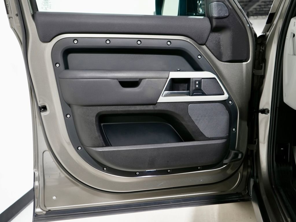 Used 2021 Land Rover Defender 110 SE image 13