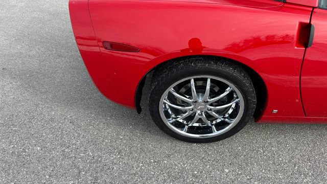 Used 2007 Chevrolet Corvette Coupe w/ Preferred Equipment Group RWD image 12