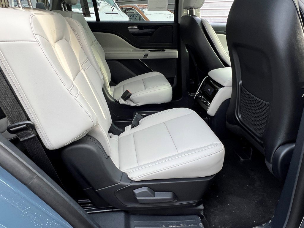 New 2026 Lincoln Aviator AWD w/ Jet Appearance Package image 12