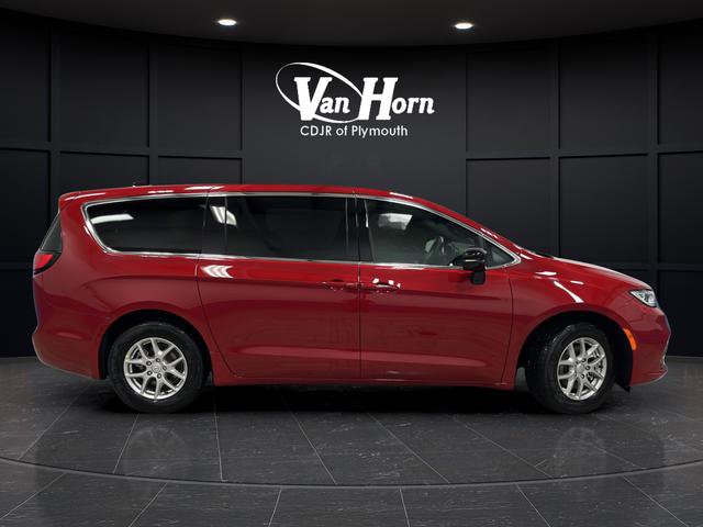 New 2026 Chrysler Pacifica Select image 8