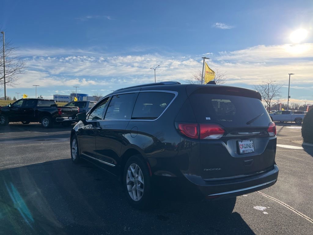 Used 2017 Chrysler Pacifica Touring-L Plus w/ Advanced Safetytec Group image 6