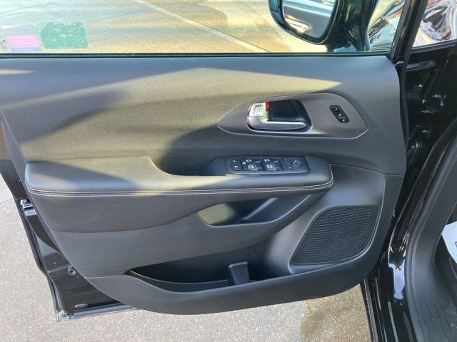 New 2026 Chrysler Pacifica Select w/ S Appearance Package FWD image 9