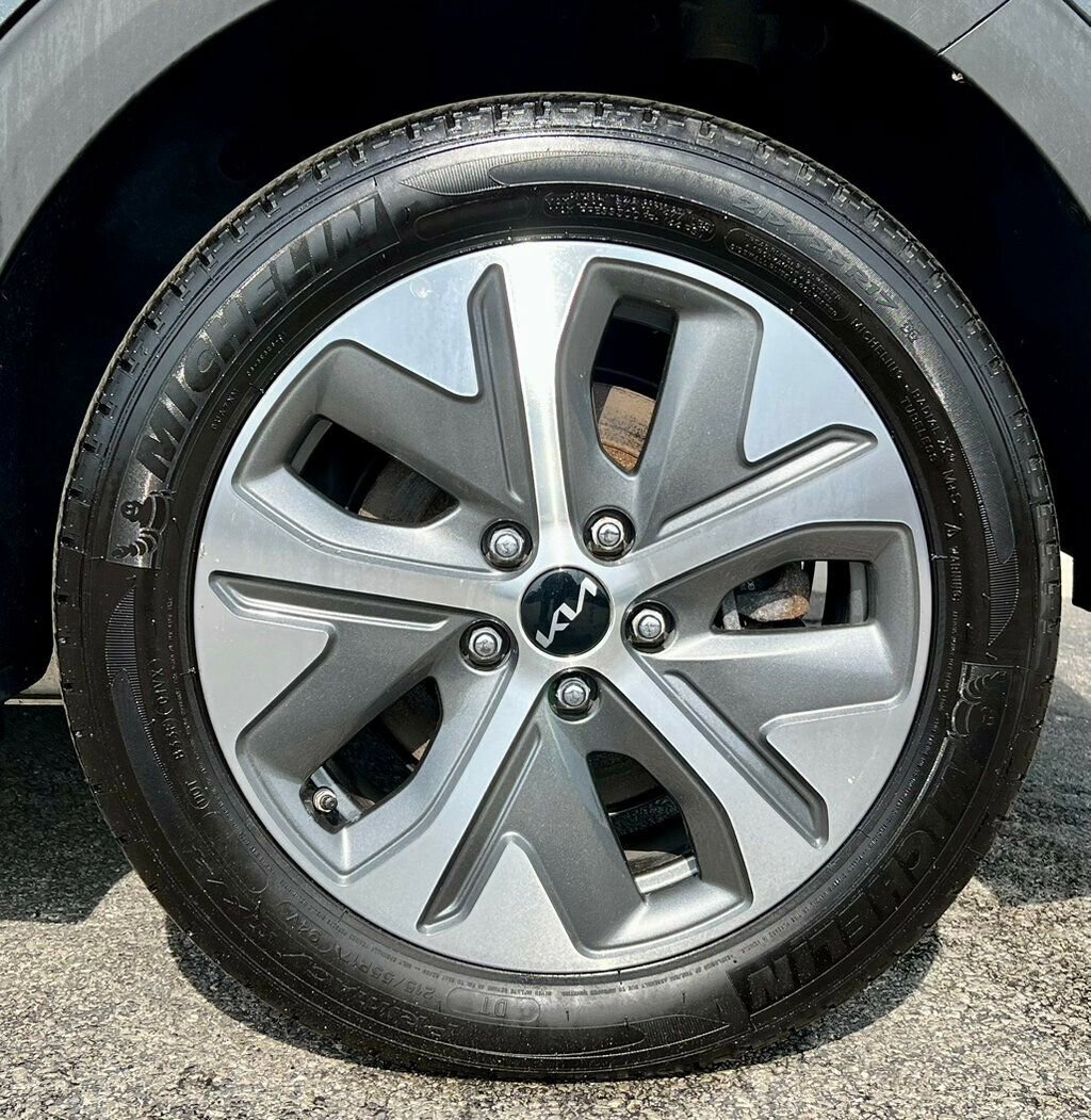 Used 2022 Kia Niro EX w/ Cold Weather Package FWD image 29