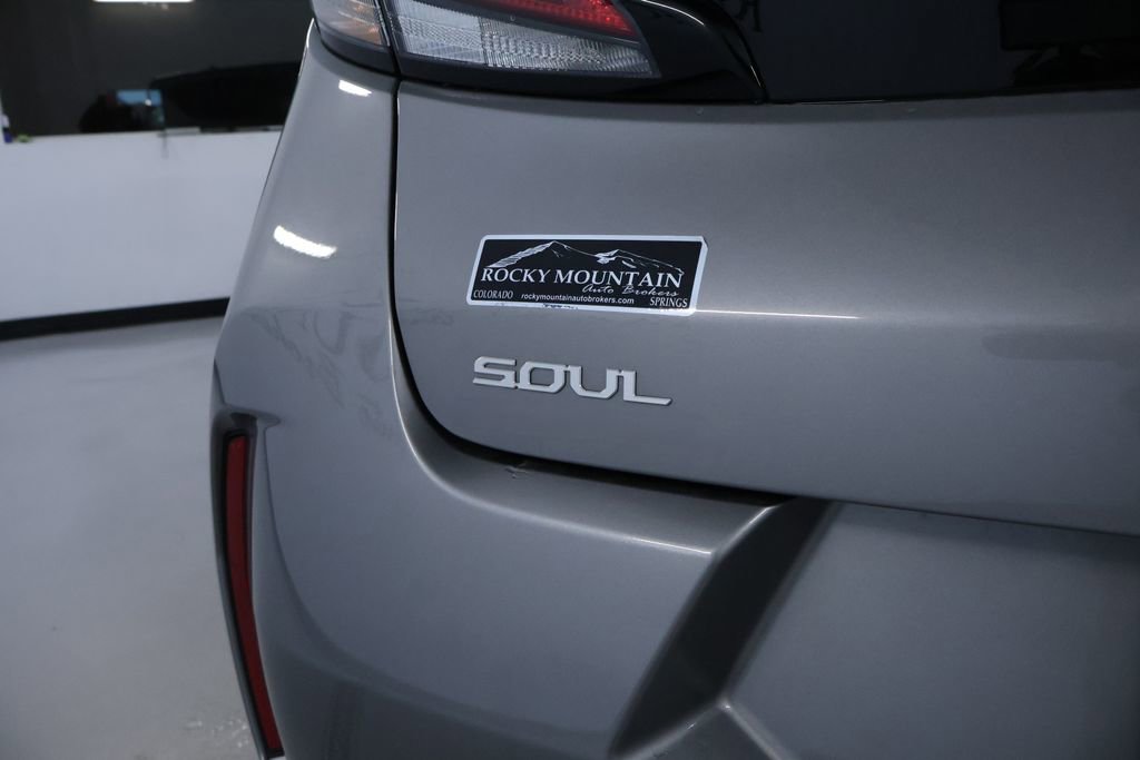 Used 2023 Kia Soul GT-Line w/ GT-Line Technology Package FWD image 10