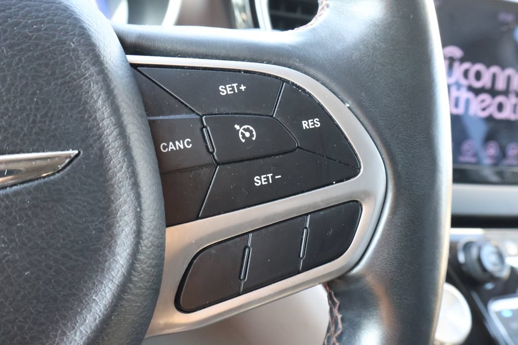 Used 2017 Chrysler Pacifica Touring-L Plus FWD image 18