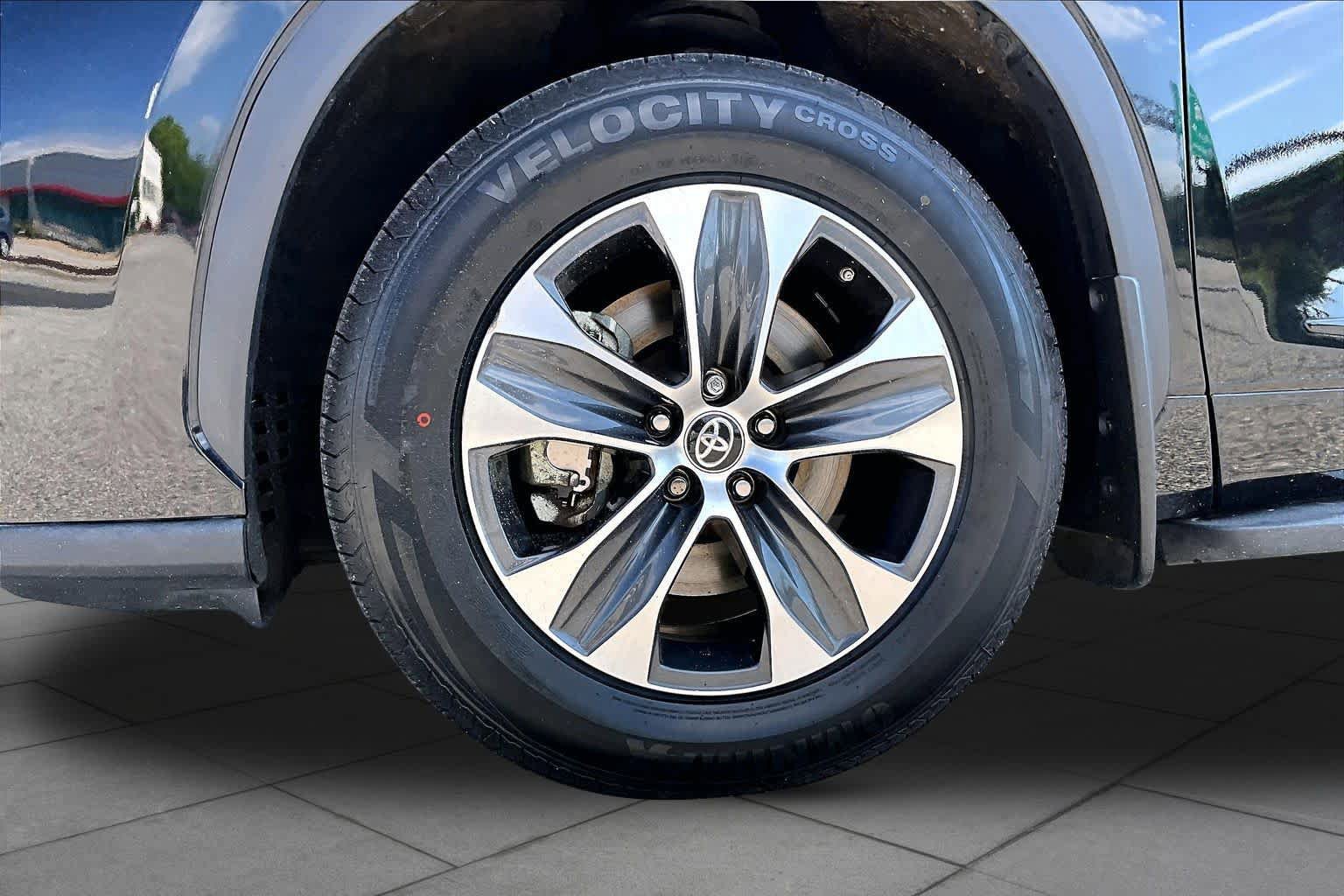 Used 2023 Toyota Highlander XLE AWD/4WD image 11