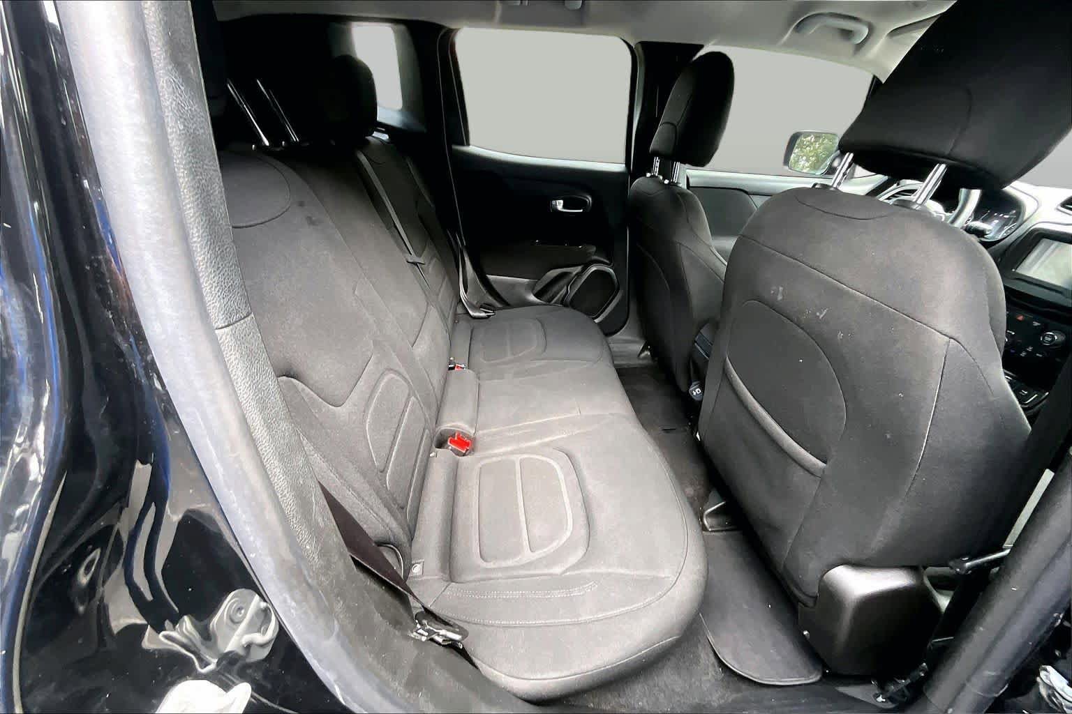 Used 2020 Jeep Renegade Latitude w/ Popular Equipment Group FWD image 20