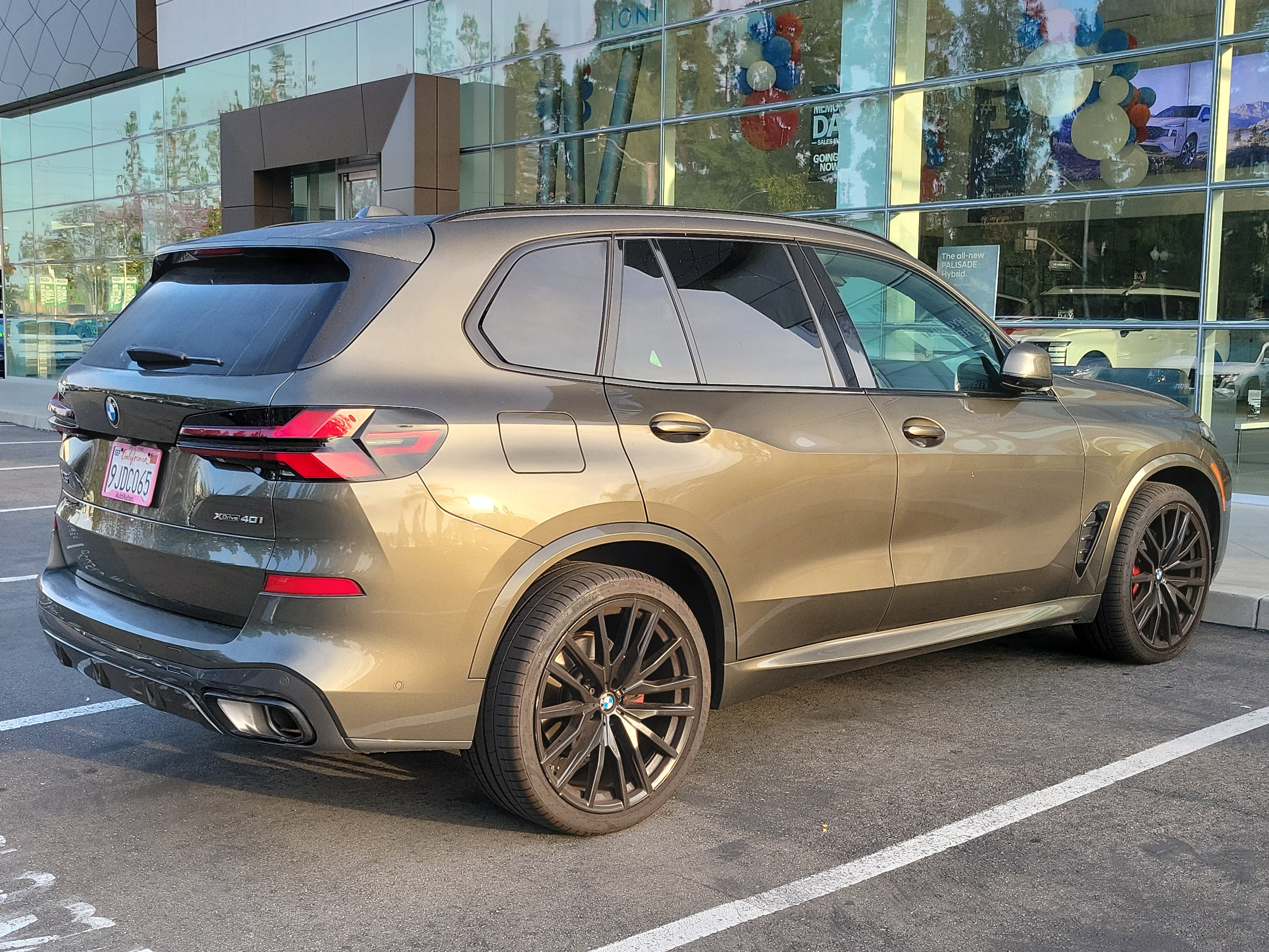 Used 2024 BMW X5 xDrive40i w/ M Sport Package AWD/4WD image 5