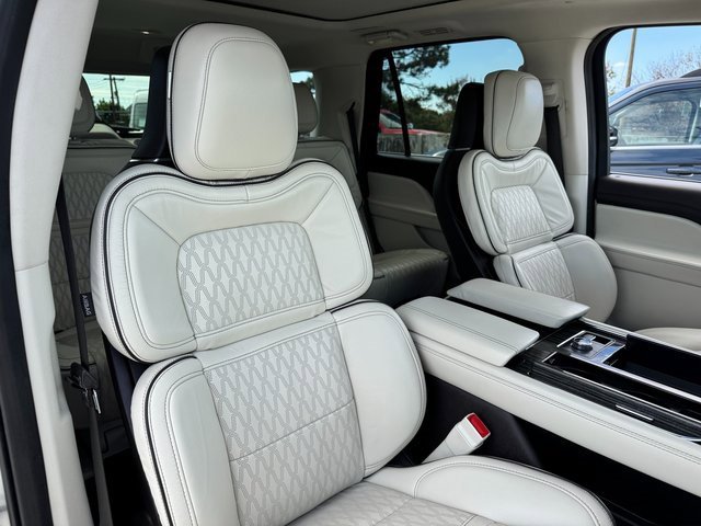Used 2022 Lincoln Navigator Black Label image 24