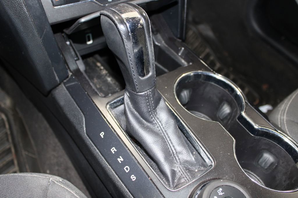 Used 2017 Ford Explorer XLT w/ Equipment Group 201A AWD/4WD image 27