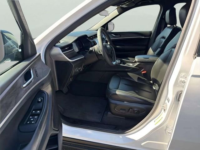 Used 2025 Jeep Grand Cherokee Limited image 9