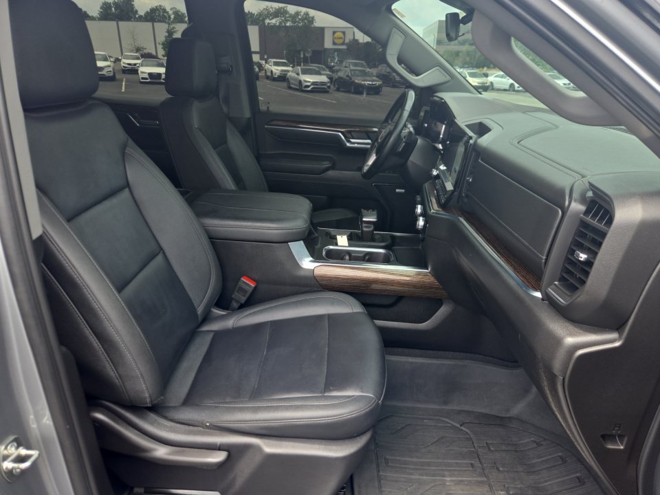 Used 2024 GMC Sierra 1500 Elevation w/ Elevation Premium Package AWD/4WD image 32