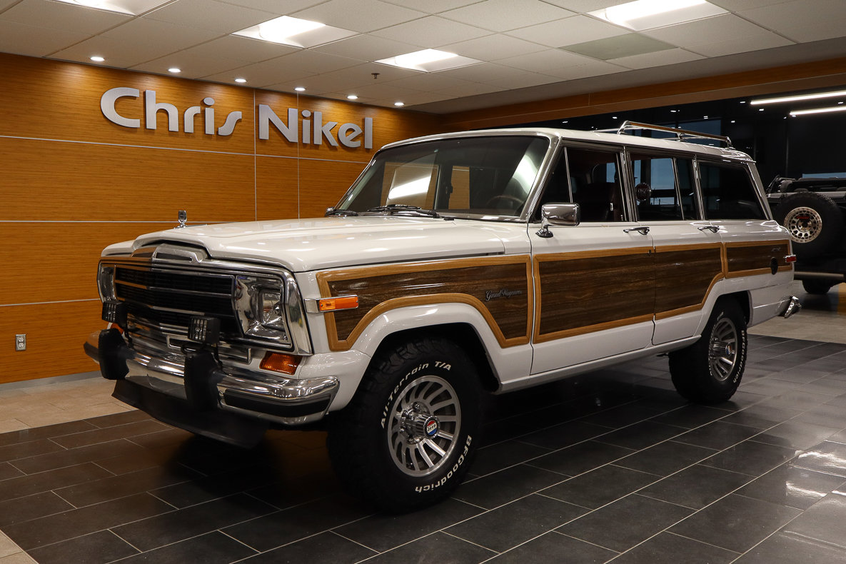 Used 1987 Jeep Grand Wagoneer image 1