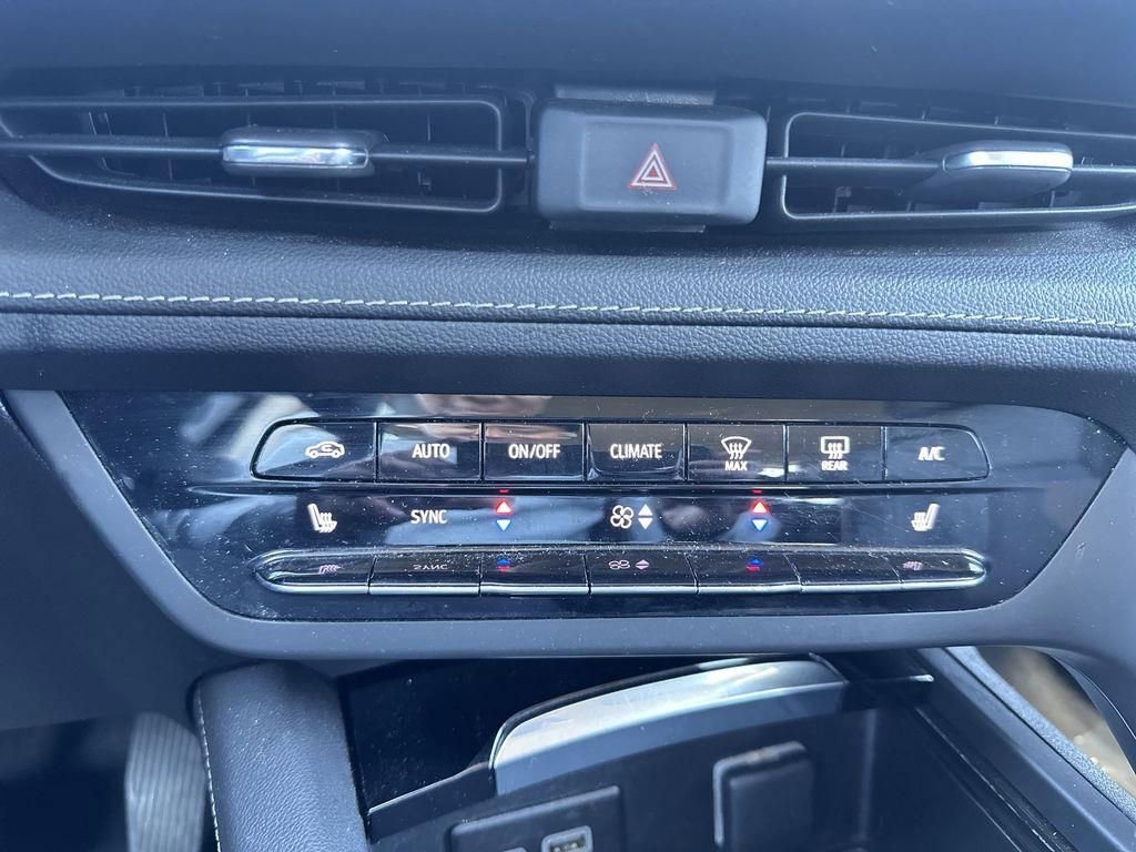 Used 2023 Buick Envision Essence image 17