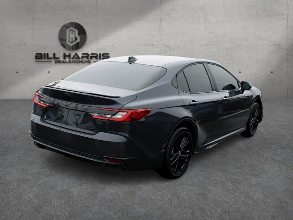 Used 2025 Toyota Camry SE image 7