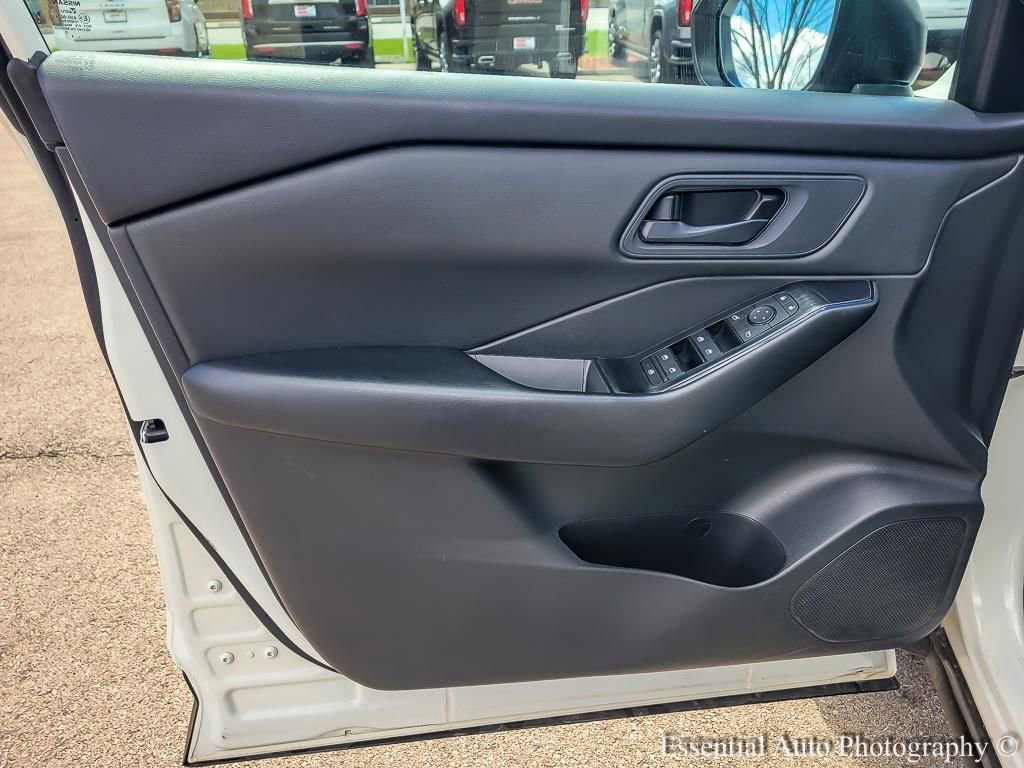 Used 2024 Nissan Rogue S image 18