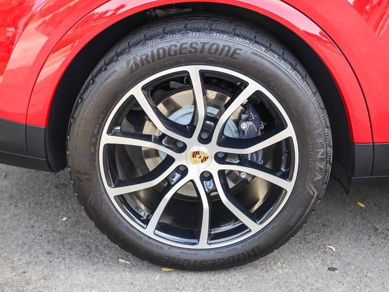 Used 2024 Porsche Cayenne AWD/4WD image 12
