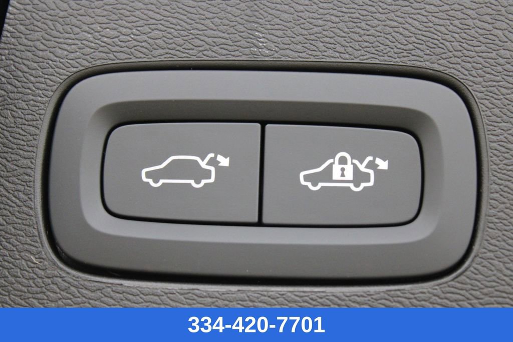 New 2026 Volvo XC60 B5 Plus w/ Protection Package Premier image 31