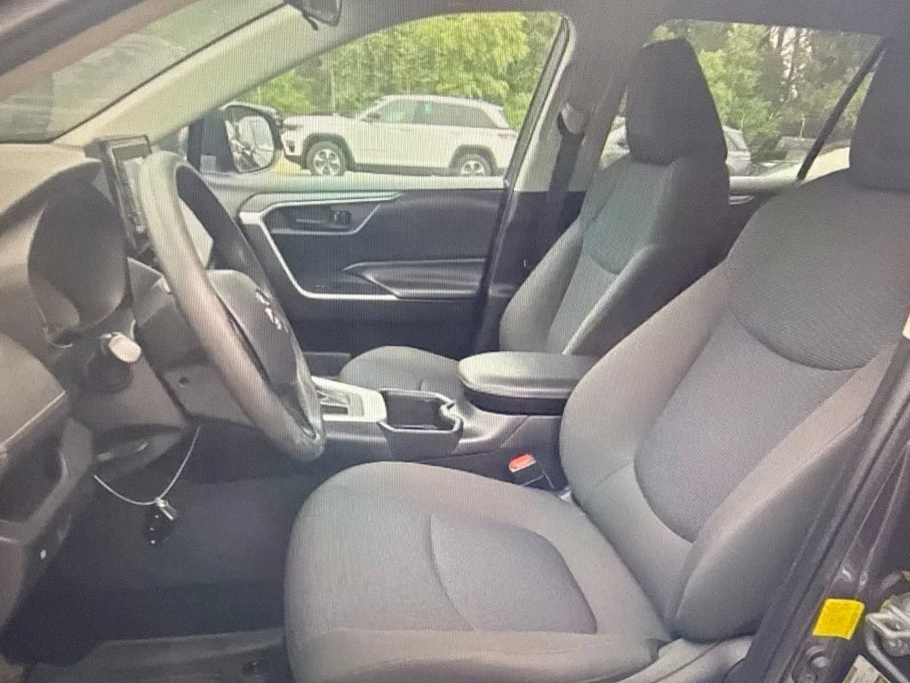Used 2022 Toyota RAV4 LE AWD/4WD image 7