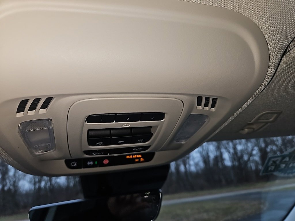 Used 2023 Buick Envision Avenir image 20