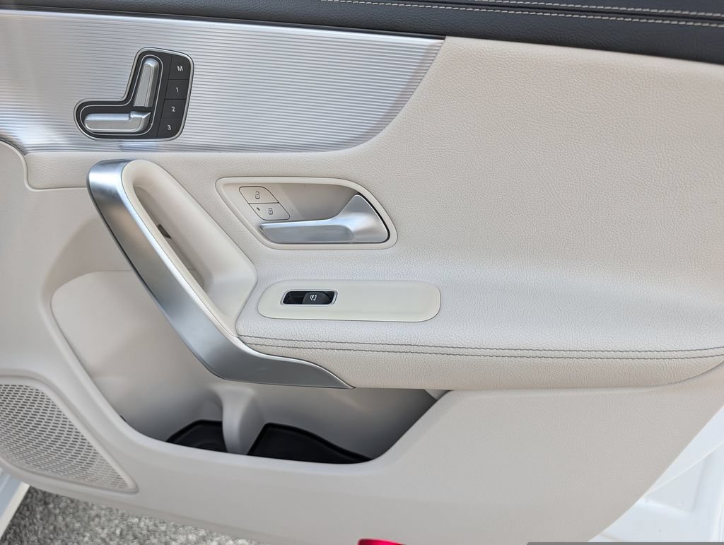 Used 2020 Mercedes-Benz CLA 250 image 35