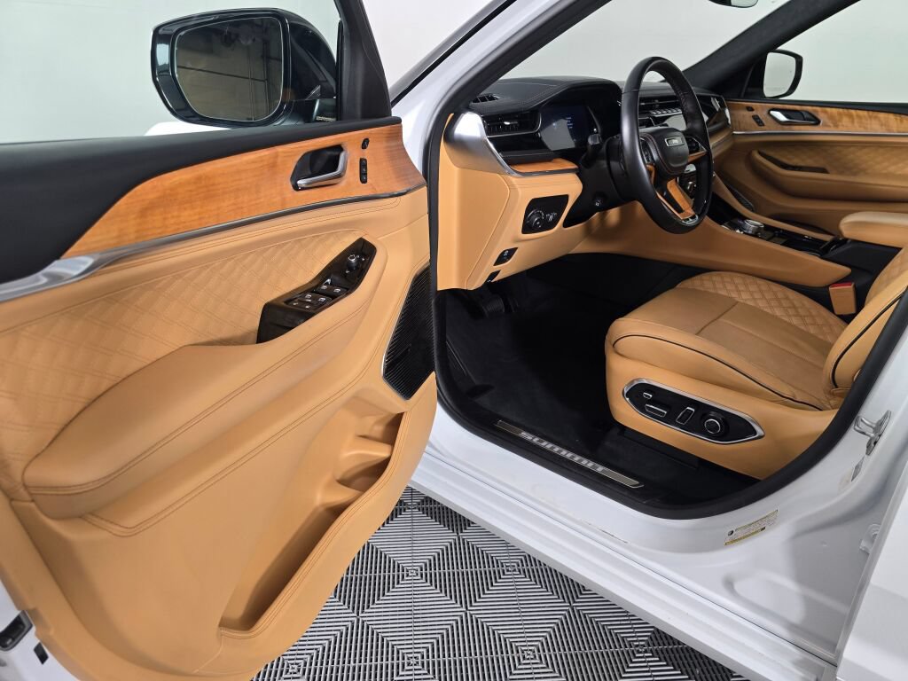 Used 2023 Jeep Grand Cherokee L Summit AWD/4WD image 20