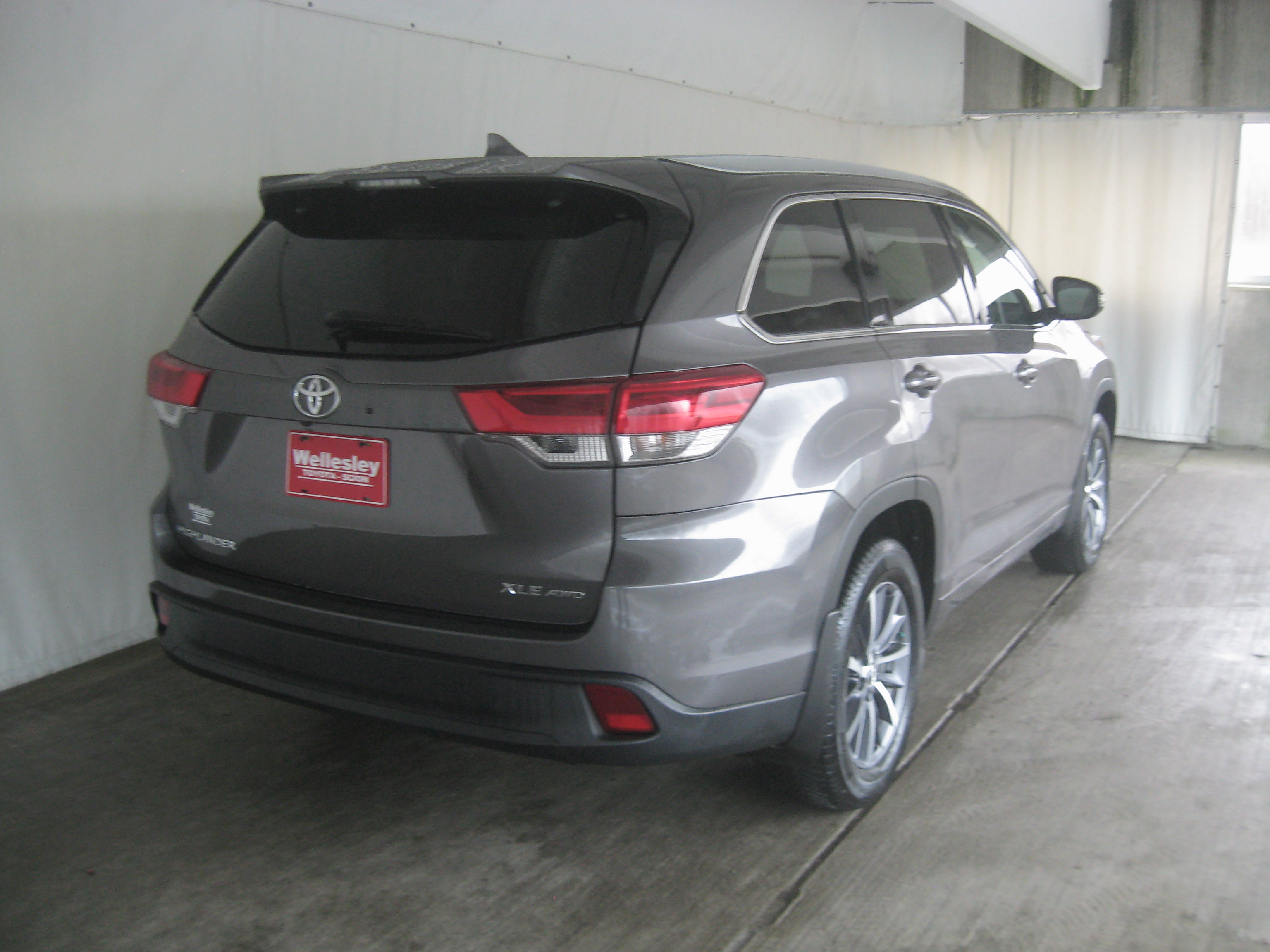 Used 2017 Toyota Highlander XLE image 8
