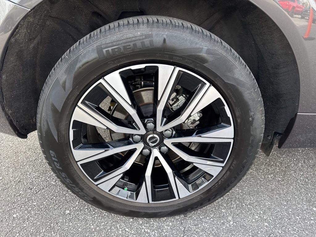 Used 2024 Volvo XC60 B5 Core w/ Protection Package Premier image 9