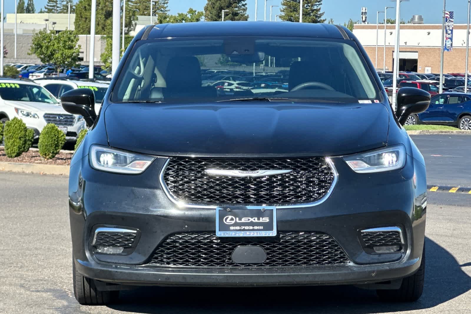 Used 2024 Chrysler Pacifica Touring-L FWD image 10