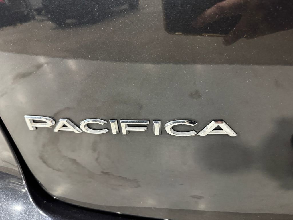 Used 2020 Chrysler Pacifica Touring w/ Advanced Safetytec Group FWD image 34