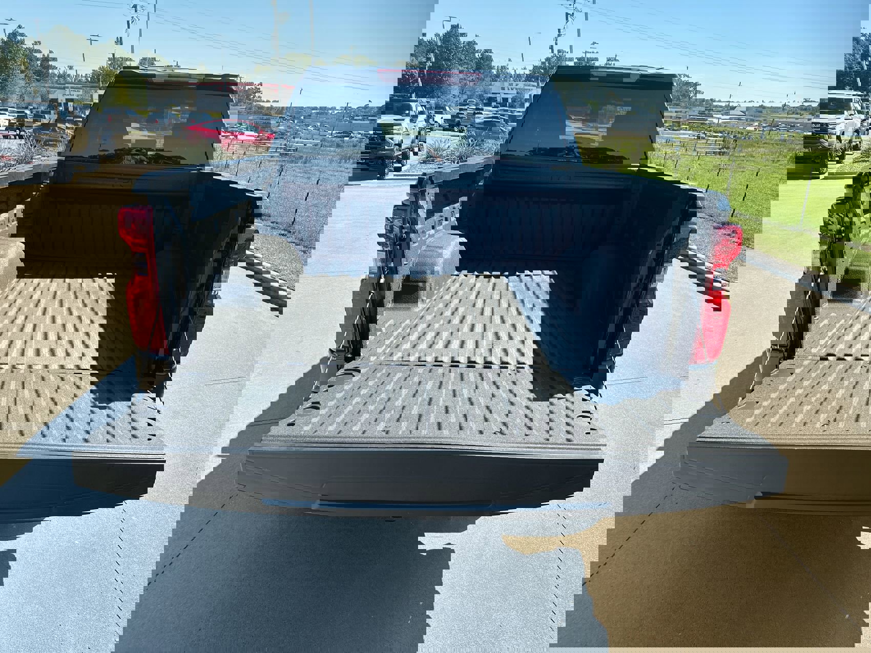 Used 2025 Chevrolet Silverado 1500 Custom image 22