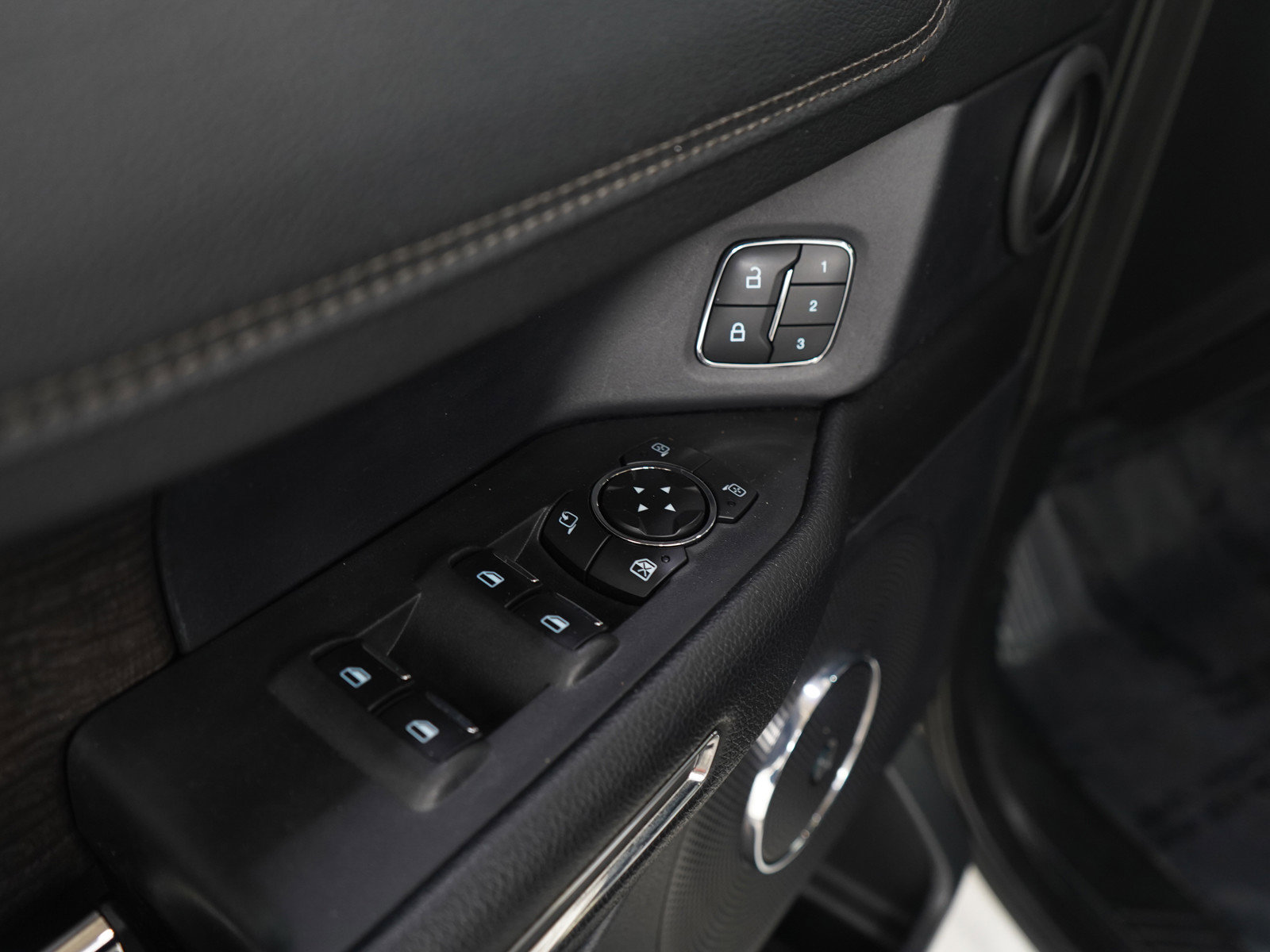 Used 2020 Ford Expedition Limited image 21