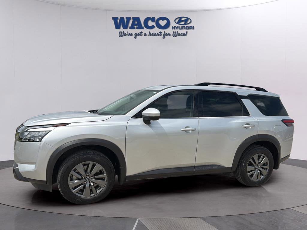 Used 2024 Nissan Pathfinder SV w/ SV Premium Package image 5