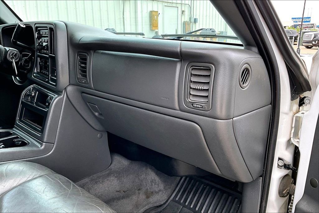 Used 2004 Chevrolet Avalanche Z66 w/ Sun And Sound Package RWD image 19