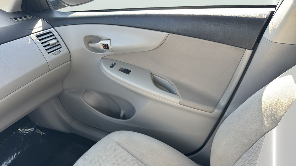Used 2013 Toyota Corolla L FWD image 17