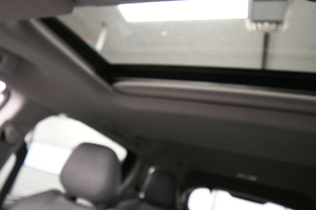 Certified 2024 Toyota Sienna XLE FWD image 19