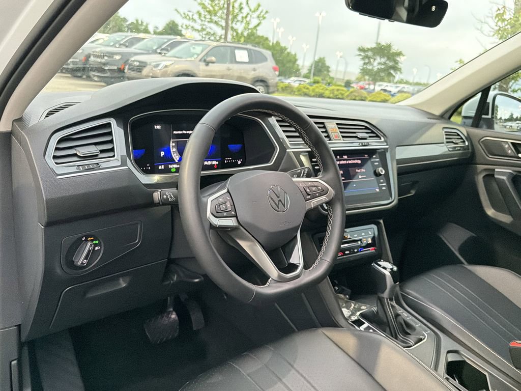 Used 2024 Volkswagen Tiguan SE FWD image 10