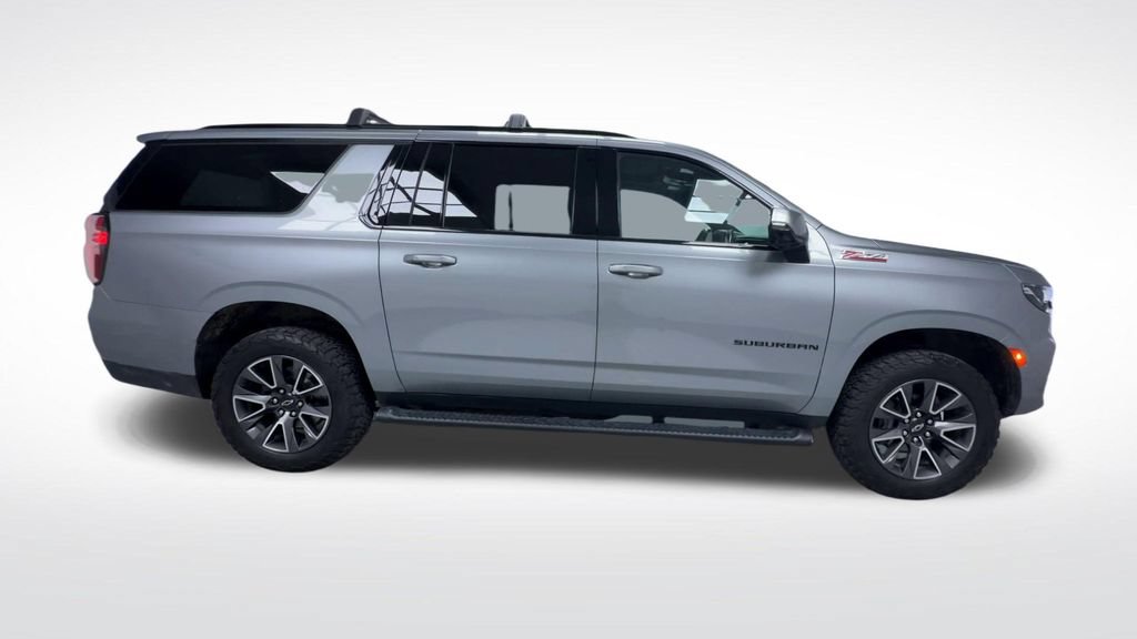 Used 2023 Chevrolet Suburban Z71 w/ Luxury Package AWD/4WD image 9