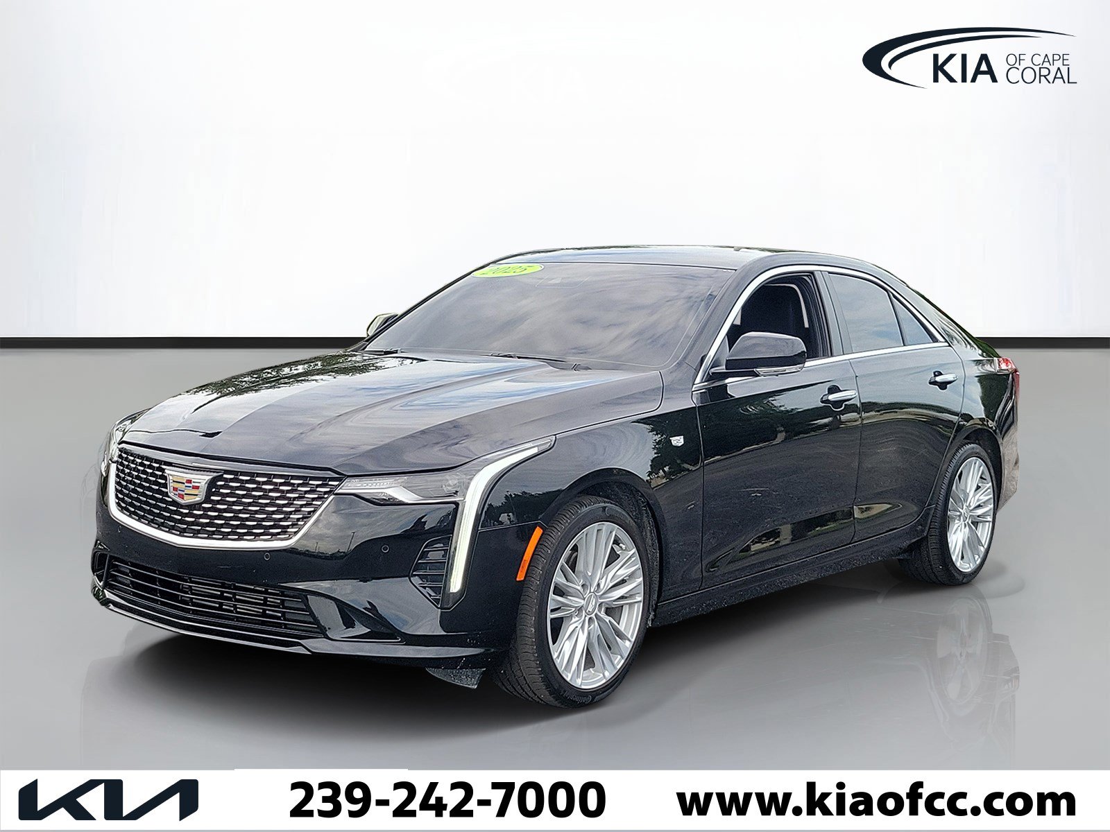 Used 2025 Cadillac CT4 Premium Luxury RWD image 3