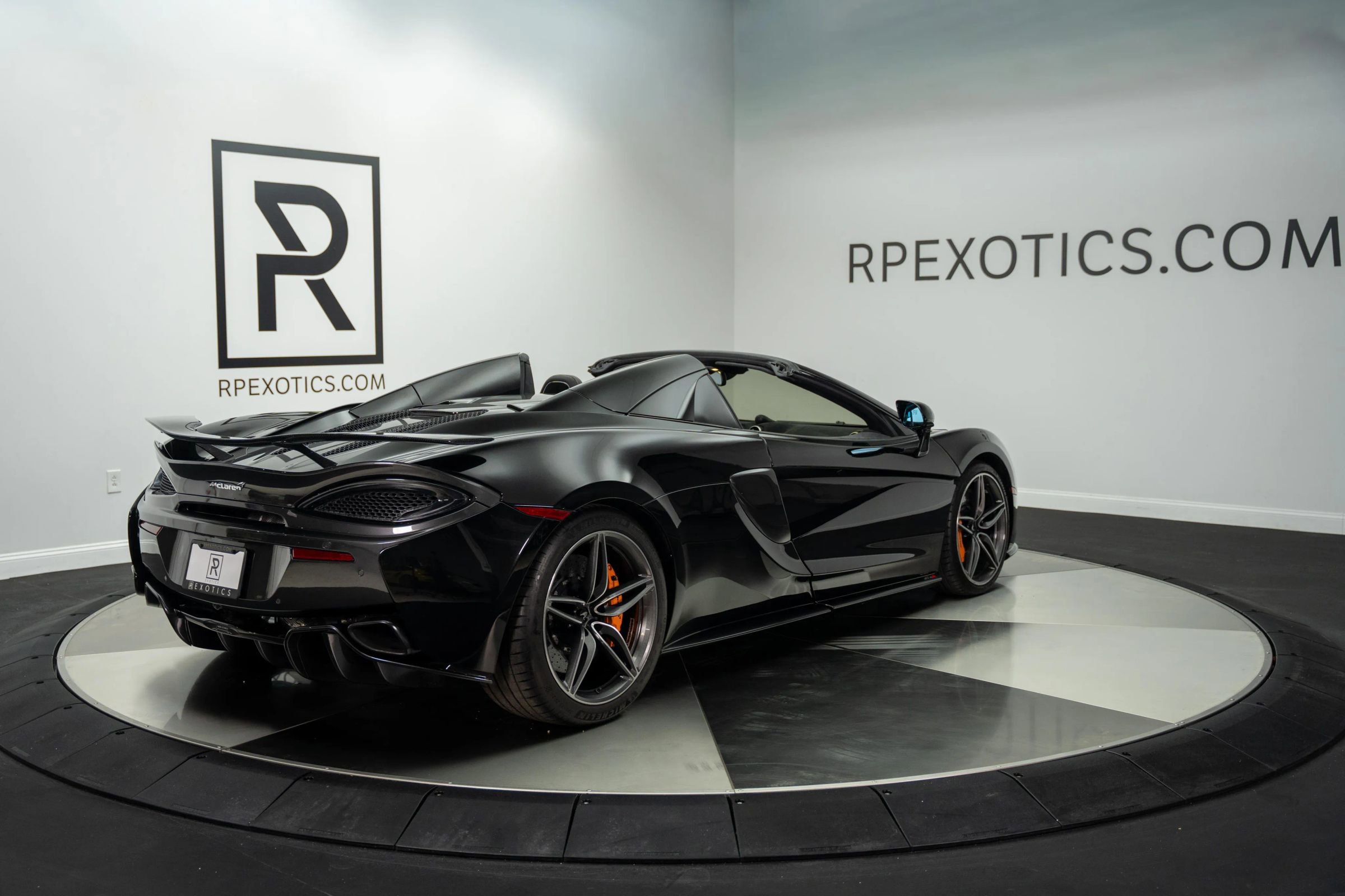Used 2019 McLaren 570S Spider image 17