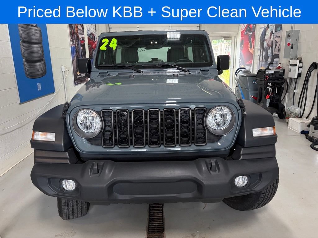Used 2024 Jeep Wrangler Unlimited Sport AWD/4WD image 3