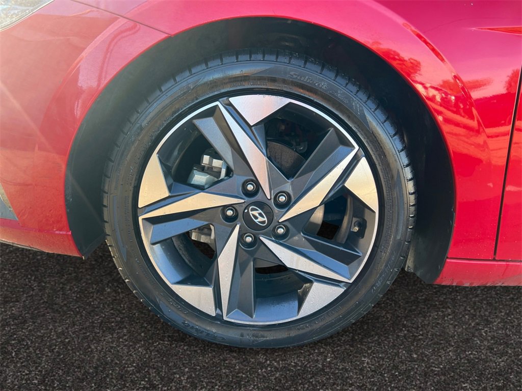 Used 2023 Hyundai Elantra Limited image 14